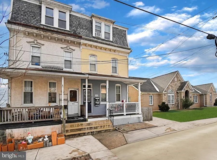 470 Emmett St #apt #1, Phoenixville, PA 19460 - #3