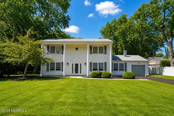 14 Kilmer Drive, Manalapan, NJ 07726