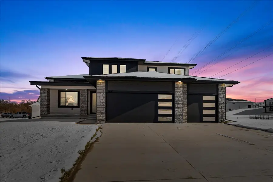 5627 163rd Street, Urbandale, IA 50323 - #2