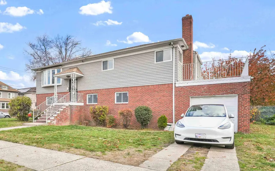 137-05 159 Street, Jamaica, NY 11434 - Image #2