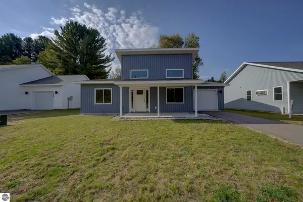 3882 Falling Leaf, TraverseCity, MI 49686