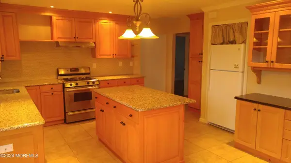 48 Rodhos Street, Toms River, NJ 08757