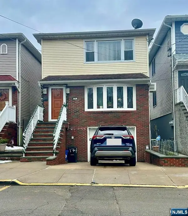 17 Hamilton Street, Harrison, NJ 07029