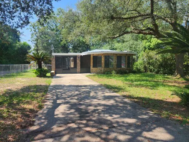 311 E Glen Avenue, Valparaiso, FL 32580 - #2