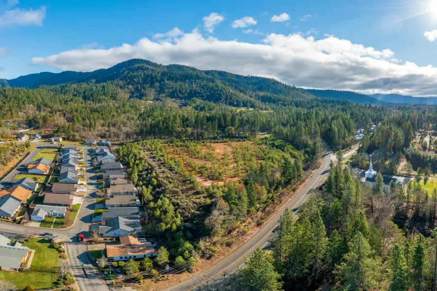 499 Laurel, Cave Junction, OR 97523 - Image #3