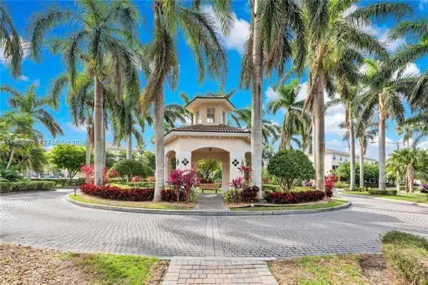 5725 NW 114th Path #106, Doral, FL 33178