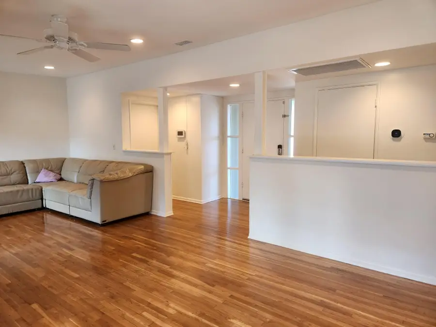 7921 Owensmouth Avenue, Canoga Park, CA 91304 - #3