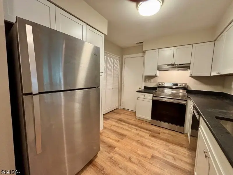 42 Stevens Ct, The Hills, NJ 07921 - #2