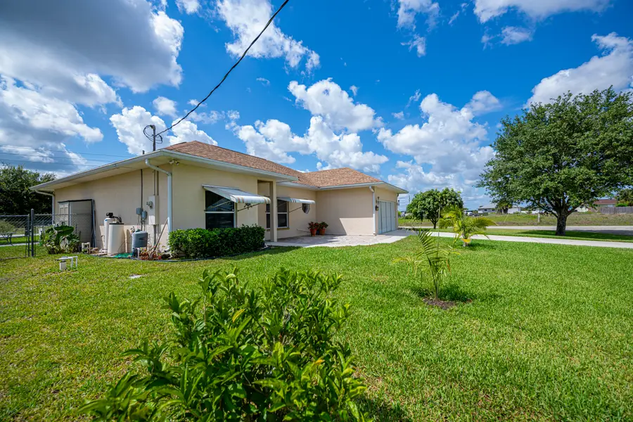 1115 Comet Ave, Port Labelle, FL 33935 - #3