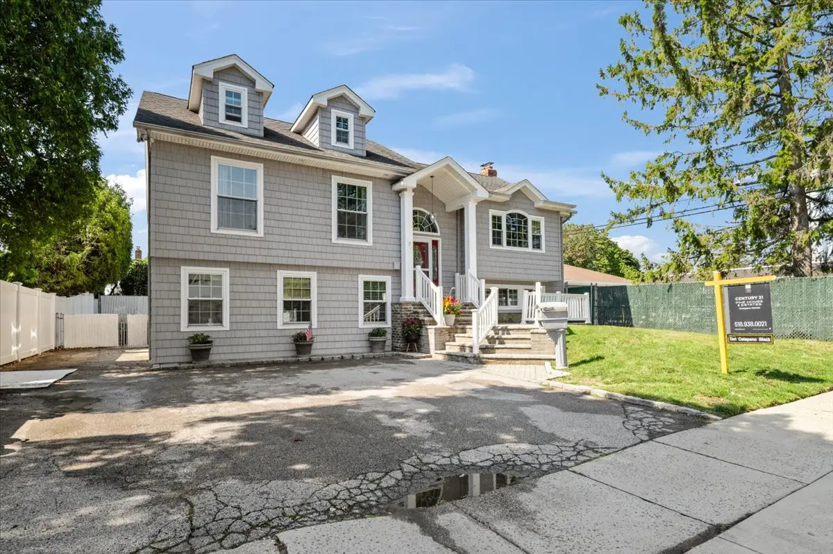 16 Taft Avenue, Bethpage, NY 11714 - #1
