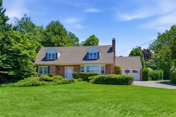 9 Fox Hunt Lane, Cold Spring Harbor, NY 11724