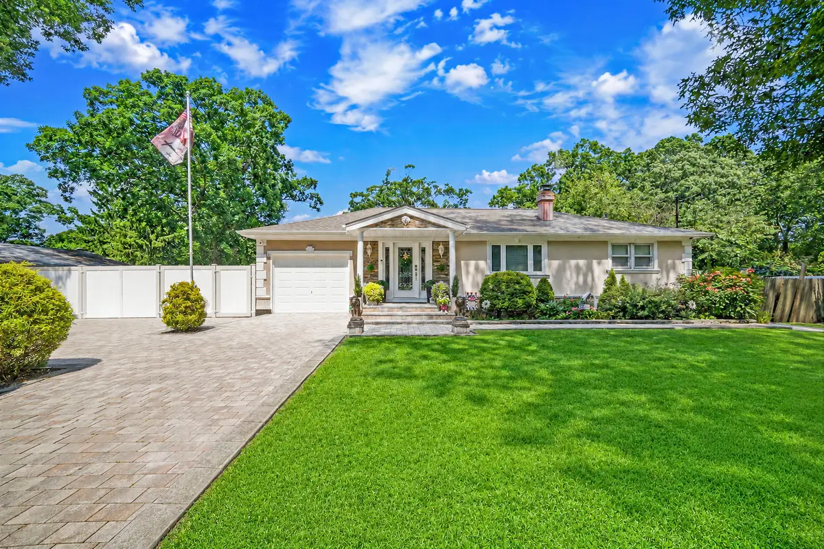 5 Overlook Drive, Mastic, NY 11950 - #1