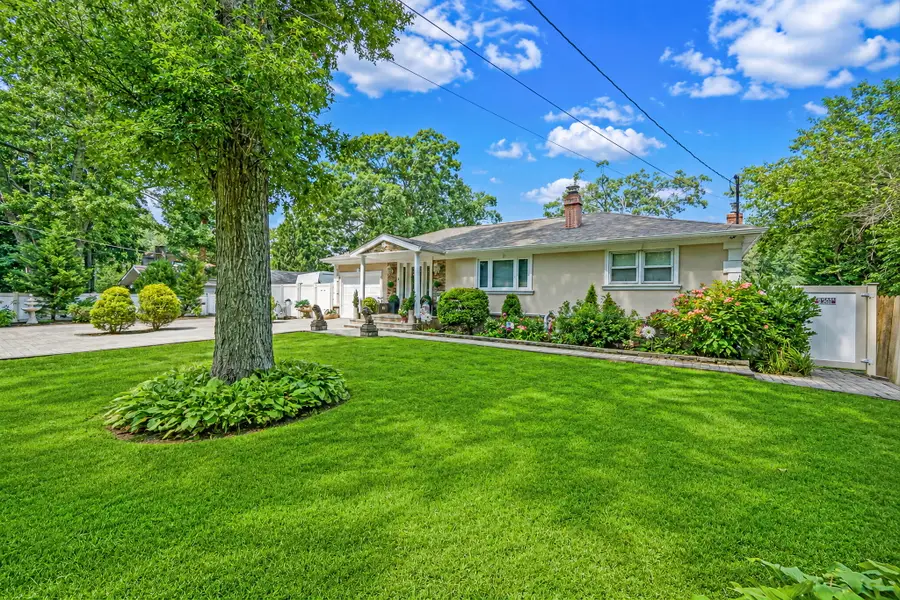 5 Overlook Drive, Mastic, NY 11950 - #2