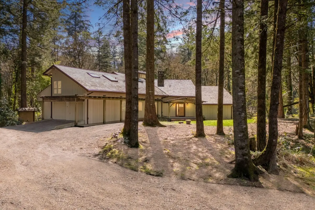 19855 NE Trunk Rd, Dundee, OR 97115 - Image #1