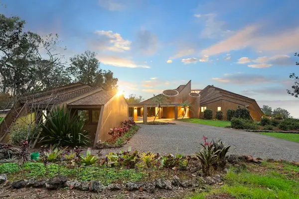 2450 Piiholo Rd, Makawao, HI 96768