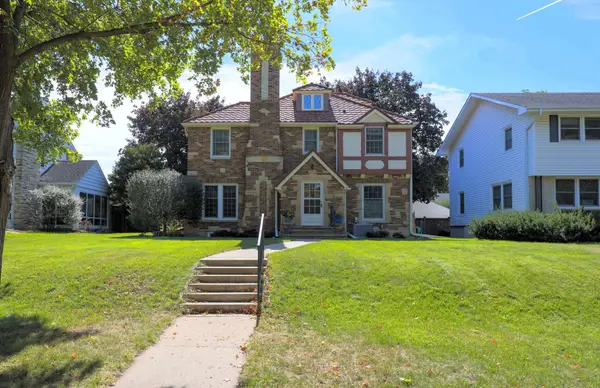 1848 Pinehurst Avenue, Saint Paul, MN 55116