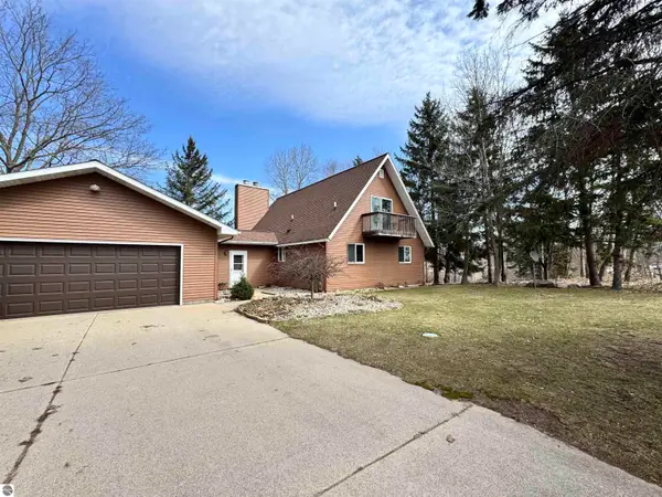 1035 Cantabrian, Lake Isabella, MI 48893