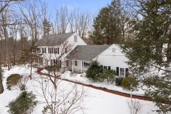 29 Rolling Ln, Dover, MA 02030