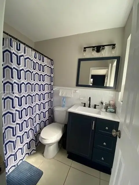 2560 NE 11th Ct #W, Pompano Beach, FL 33062 - Image #3