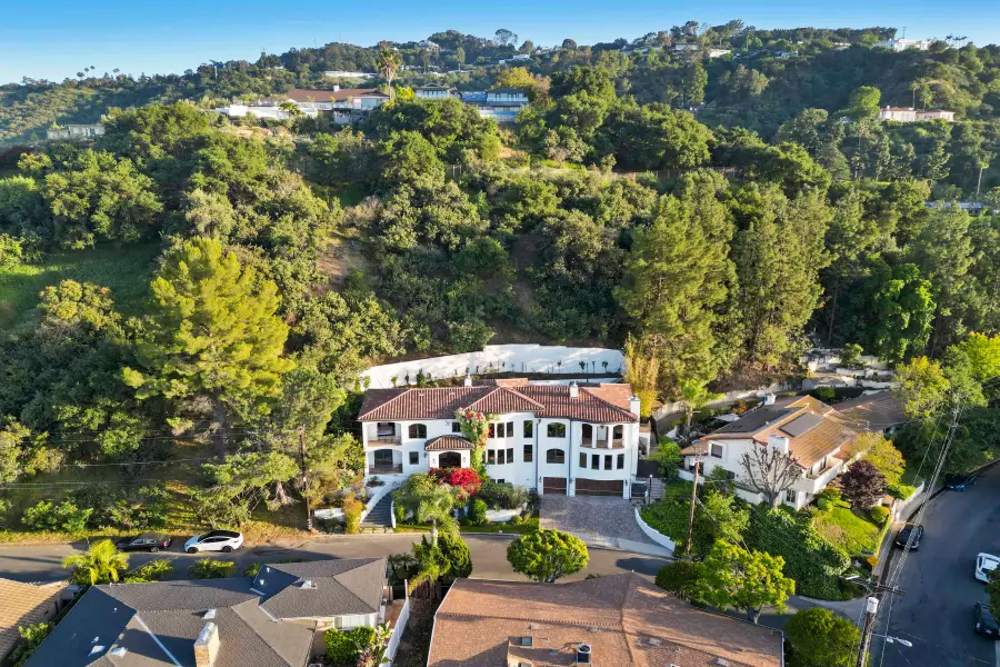 10940 Terryview Drive, Studio City, CA 91604 - Image #3