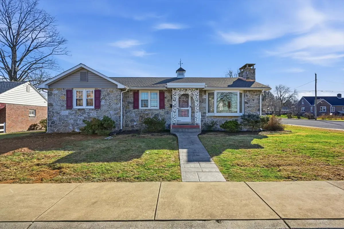 535 S 6th St, Denver, PA 17517 - #1