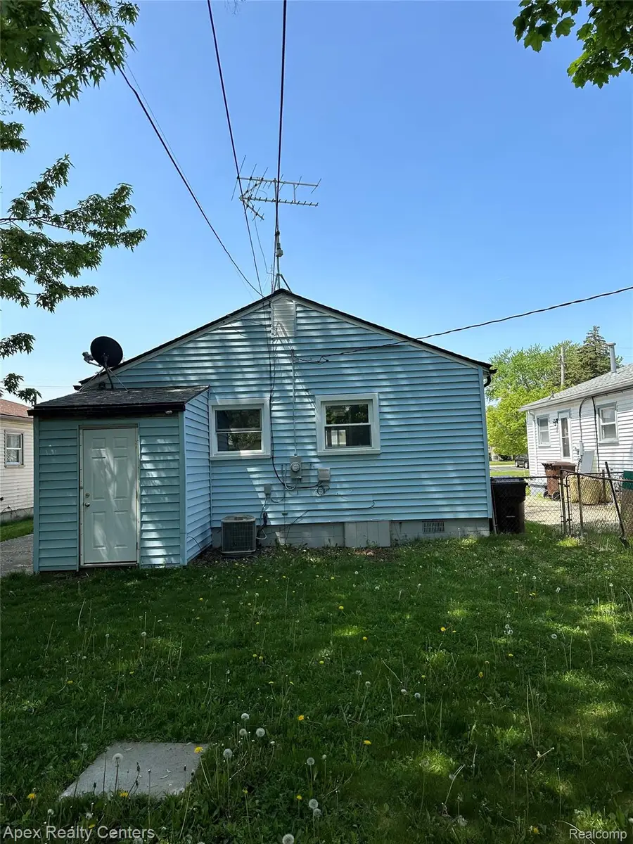 5157 S Hubbard Street, Wayne, MI 48184 - #2