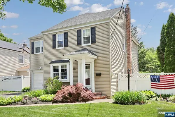 396 Burlington Rd, Paramus Boro, NJ 07652