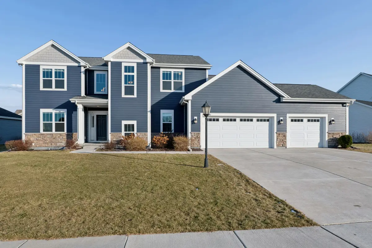 W139N6328 Bridal Wreath Ln, Menomonee Falls, WI 53051 - Image #1