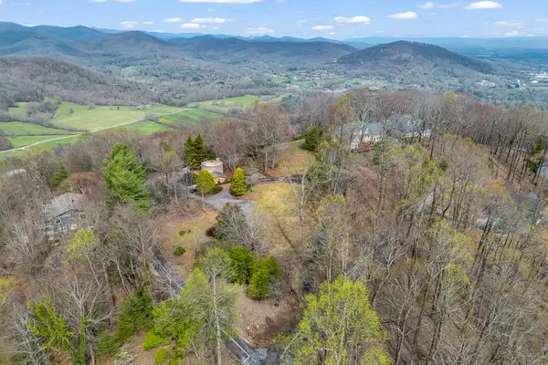5 Chestnut Top Circle, Mills River, NC 28759