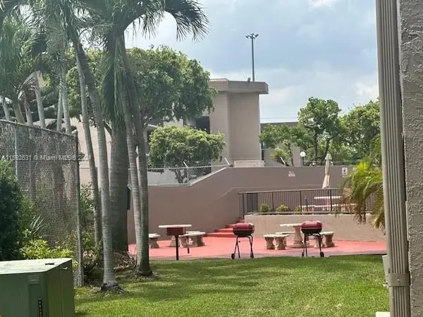 802 NW 87th Ave #319, Miami, FL 33172