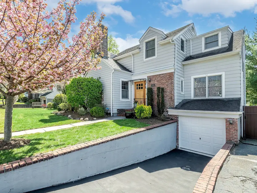 61 Cleveland Avenue, Glen Head, NY 11545 - #2