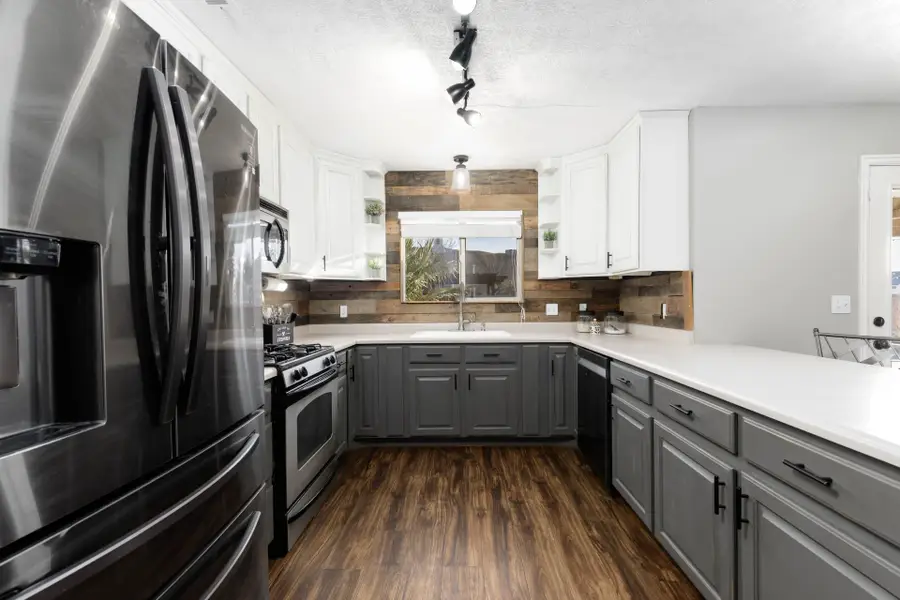 584 E Meadow Ln, Washington, UT 84780 - #3