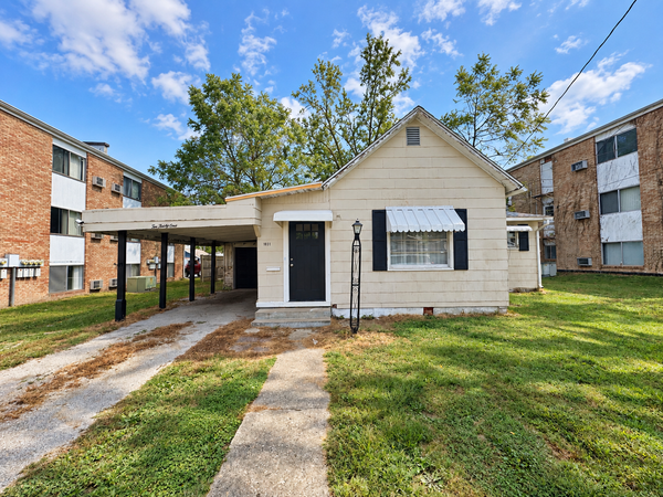 1031 1st Street, Charleston, IL 61920