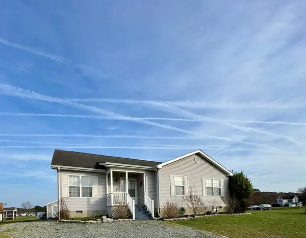 2201 Yardarm Dr, GREENBACKVILLE, VA 23356