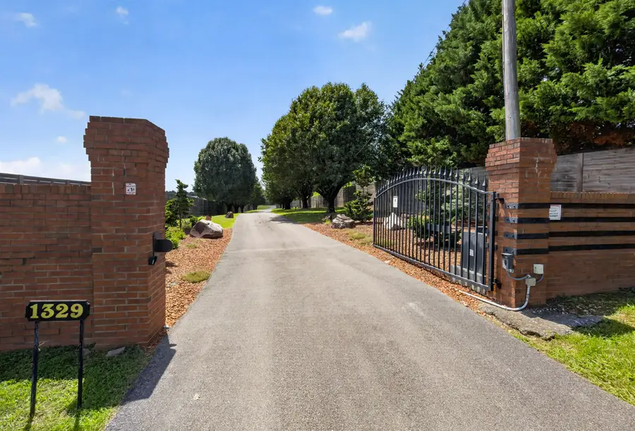 1329 W Hunt Rd, Maryville, TN 37801 - #3