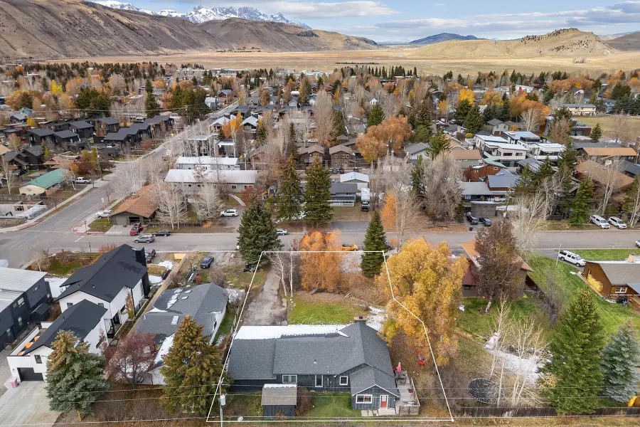 630 E Kelly Avenue, Jackson, WY 83001 - Image #2