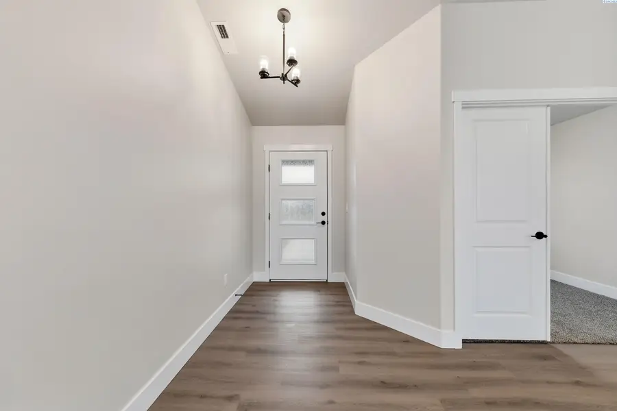 401 Glenwood Ave, Grandview, WA 98930 - #2