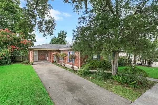 2112 VERONICA Drive, Chalmette, LA 70043