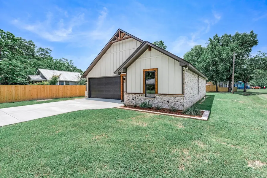 213 Turman Street, Mineola, TX 75773 - #2