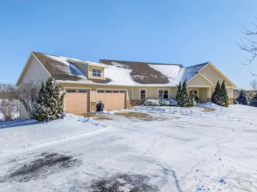 7864 Noah Ln, Wayne, WI 53090 - #3