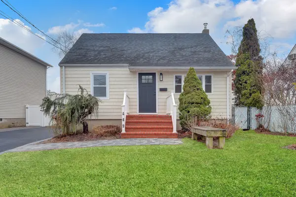 449 N Indiana Avenue, Lindenhurst, NY 11757