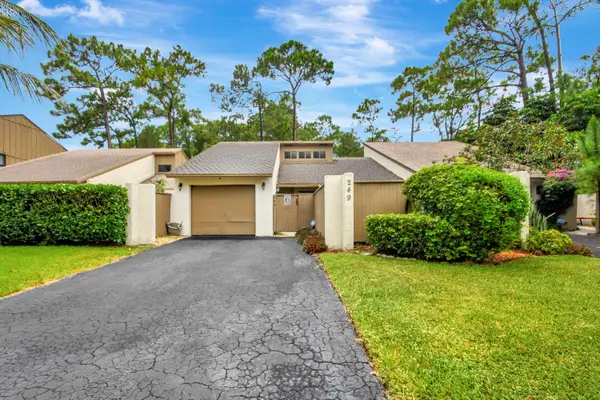 249 Pleasant Wood Dr, Wellington, FL 33414