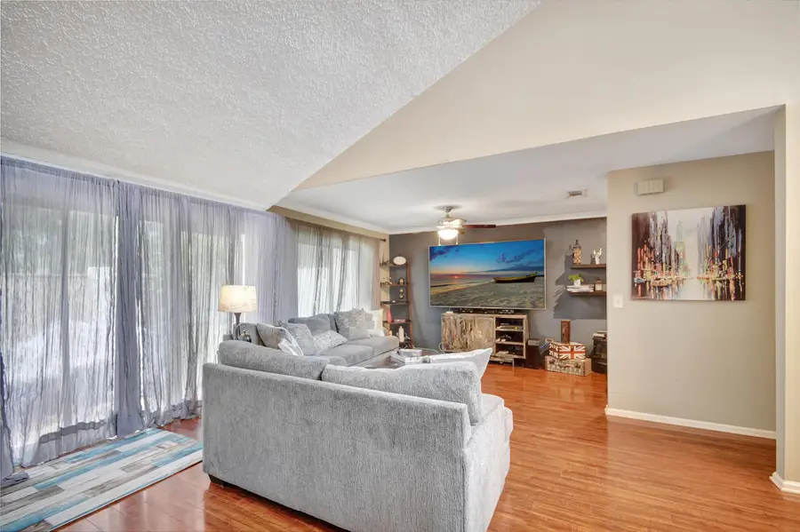 249 Pleasant Wood Dr, Wellington, FL 33414 - #2