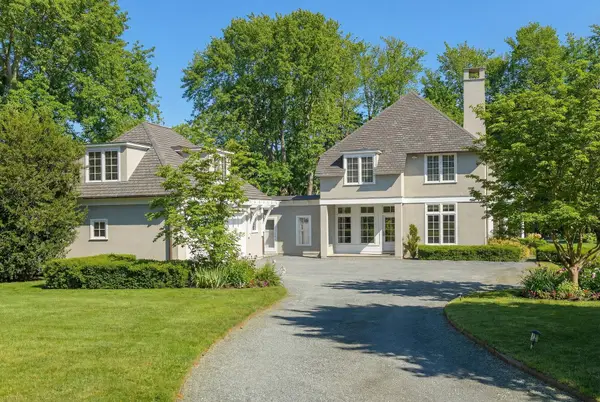 9 Ocean Lawn Lane, Newport, RI 02840