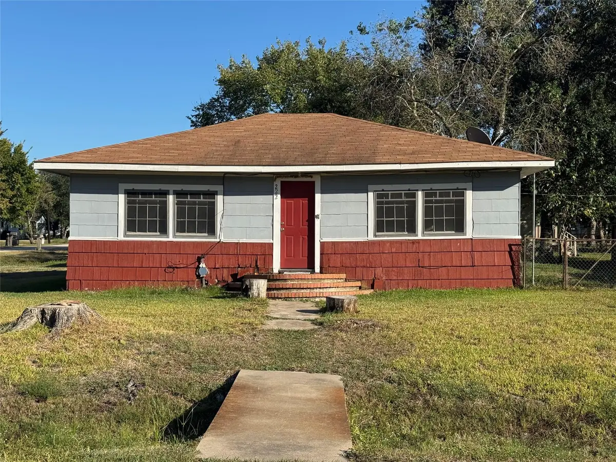 222 N 2nd Street, Wallis, TX 77485 - #1