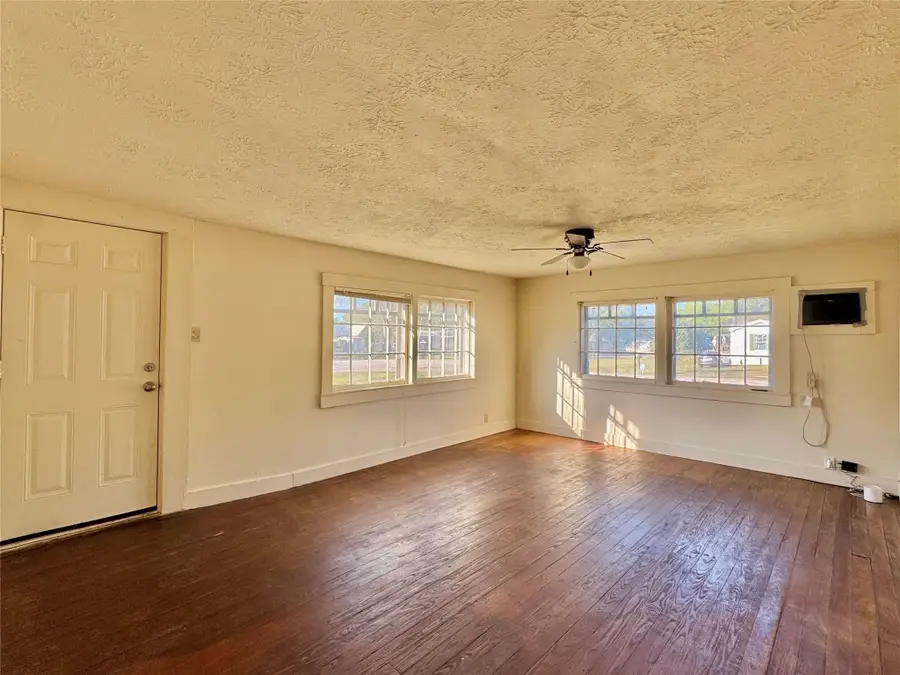 222 N 2nd Street, Wallis, TX 77485 - #2