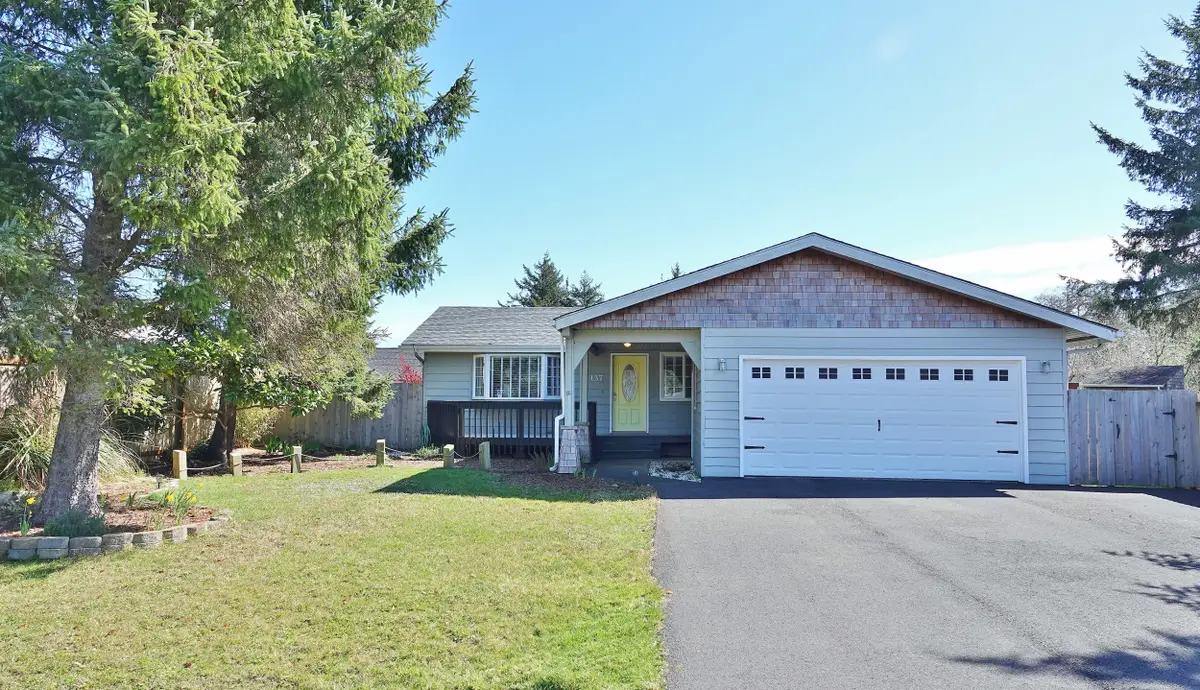 137 S Razor Clam Drive Sw, Ocean Shores, WA 98569 - #1