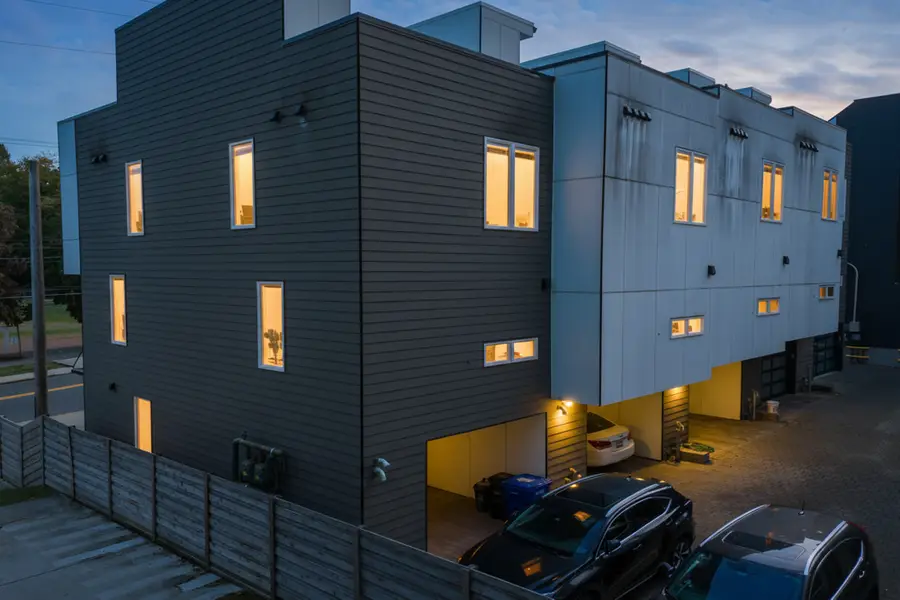 2833 3rd Avenue W, Seattle, WA 98119 - #3