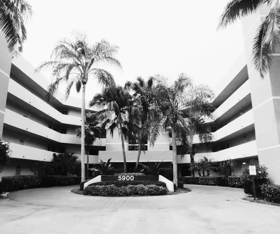 5900 Camino Del Sol #306, Boca Raton, FL 33433 - Image #2