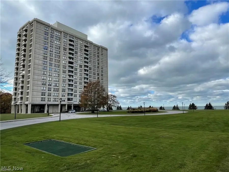 2 Bratenahl Place , 2D, Bratenahl, OH 44108 - #2